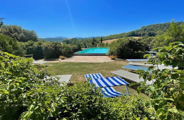 Sleeps 12 - amazing scenery all around - exc villa, pool + grounds - pool house