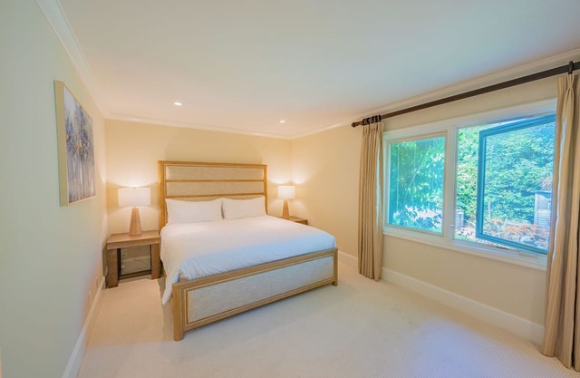 Luxury living with Spa & Pool near Disney & Beach