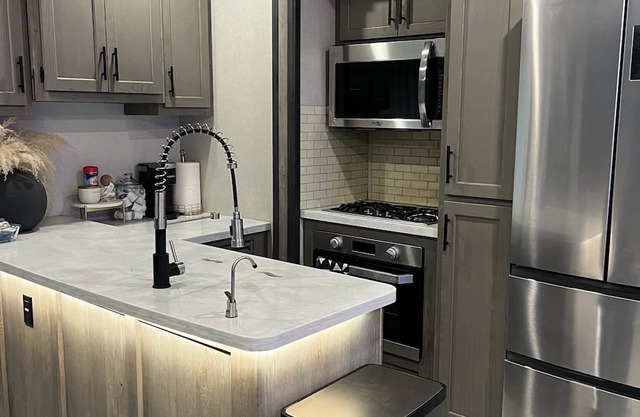 Charming 2-bedroom RV in brilliant Atwater with WiFi, AC