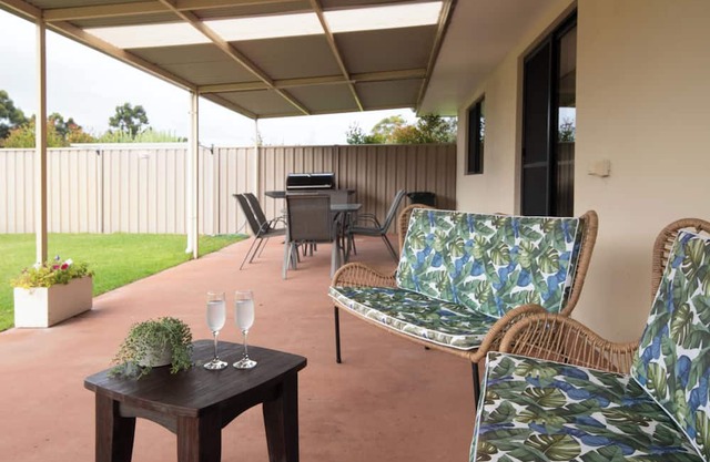 Enjoy a cosy country setting, starry nights and 5 minutes to the closest beach.