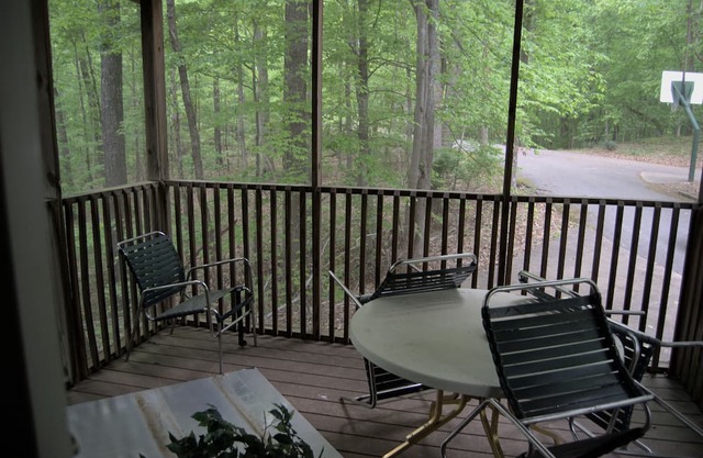 Cozy 1 Bedroom Cabin located near Lake Cumberland.