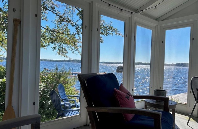 Lakefront Getaway. Access to Boston, Cape Cod and historic Plymouth.