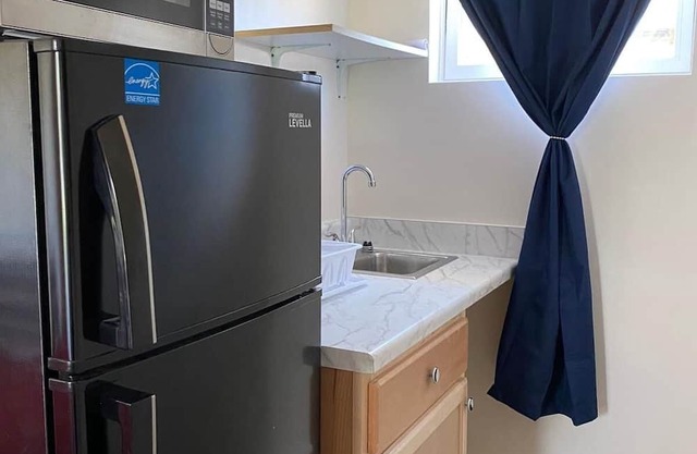 "Charming Single Room with Ensuite Bathroom"