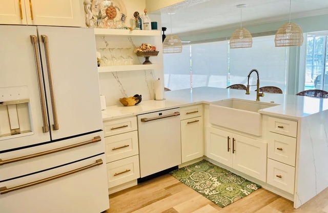 Beautiful dog friendly waterfront updated home on Terra Ceia Bay