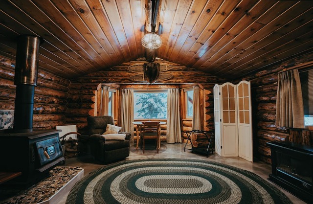 Anna's 2-Story with Eagle's Nest