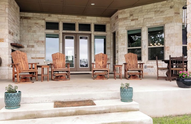 Porter Haus: Wildflower | 1/1 King Suite, Breakfast Provided