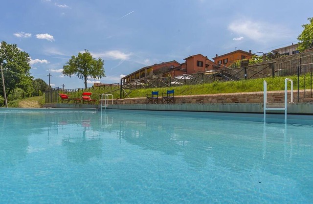 Lovely apartment for 5 people with pool, A/C, WIFI, TV, panoramic view and parking, close to Are...