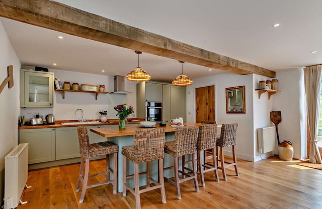 Town Living Farm - Threshing Barn