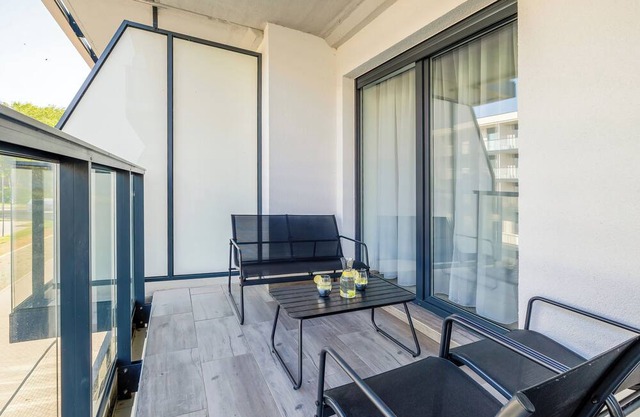 Apartment With Parking by Renters