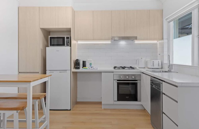 Cosy 1-Bed by St Kilda Botanical Gardens & Shops