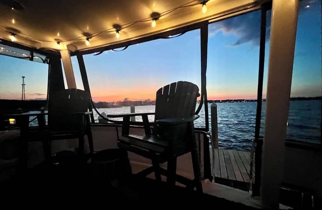 Slipped Inn -Yacht/Pool/Gym/ Bar/Prime Location