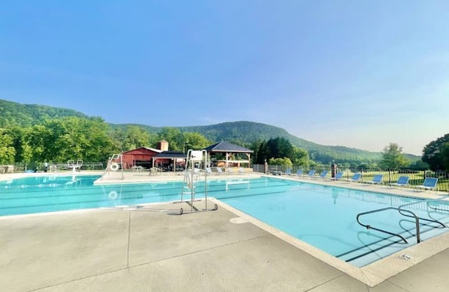 Located inside a private and quite Golf Community close to popular attractions