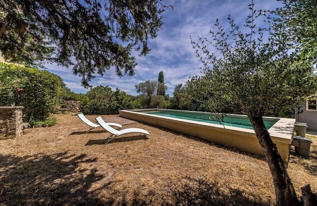 Charming Provençal Villa with Swimming Pool in the Heart of Sauveterre