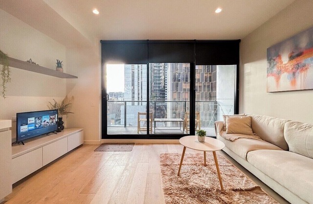 This apartment is a 1 bedroom(s), 1 bathrooms, located in Melbourne, VIC.