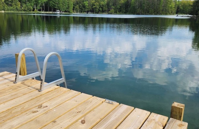 Quiet Lakefront Cottage on Twin Lakes next to Black Mount Recreation Area
