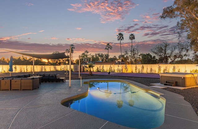 New-luxurious home, sports court, pool