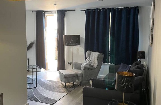 The Platform - 2 Bed House + Free Parking