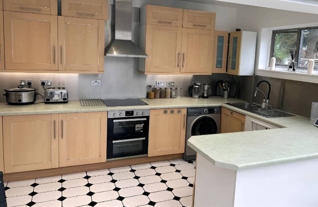 Wandsworth, South London Deluxe King Room T3
