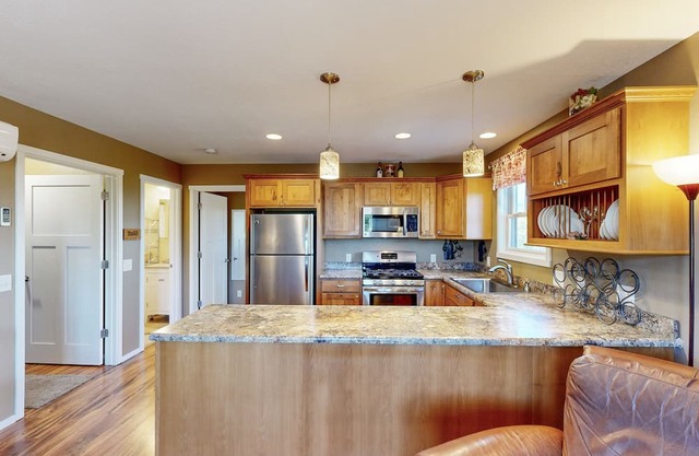 Quiet house with tranquil views of Spearfish Hills, grill, partial AC, & cable