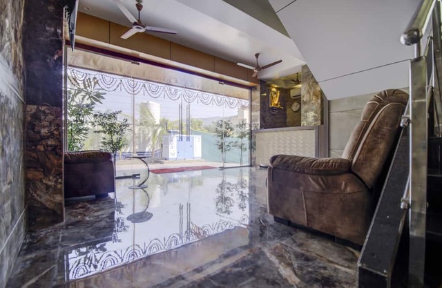 OYO Flagship Hotel Super 7 Inn