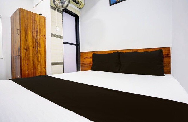 OYO Hotel Metro House