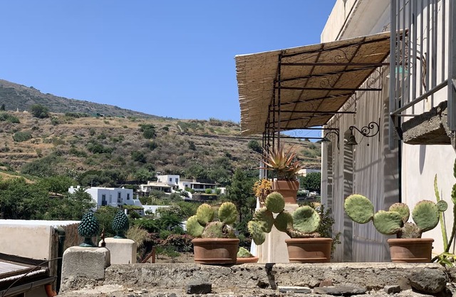 Casa Pomelia, antique style in Malfa center