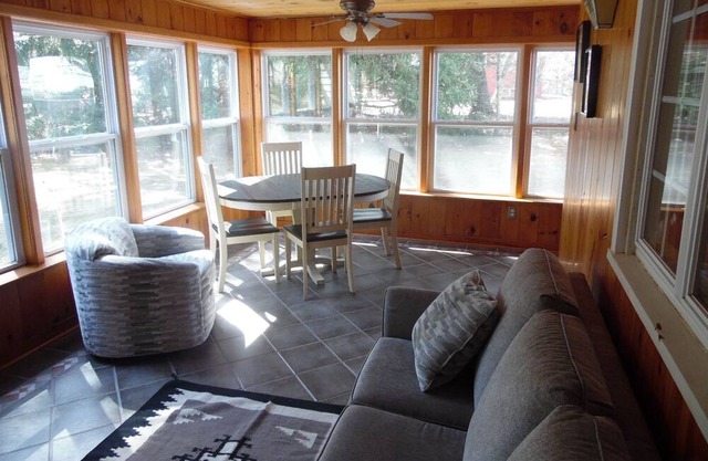 Tawas Point Cottage close to State Park and Marina