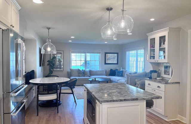 RNC Rental House in Whitefish Bay- 10 minutes to downtown events.