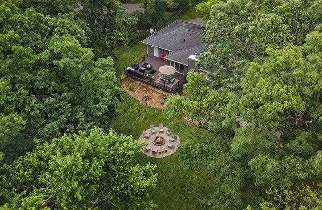 HOT TUB - 20min to Capitol - Deck - Yard - Firepit
