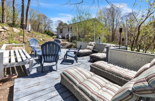 Cozy Home near Downtown & Olde Mistick Village