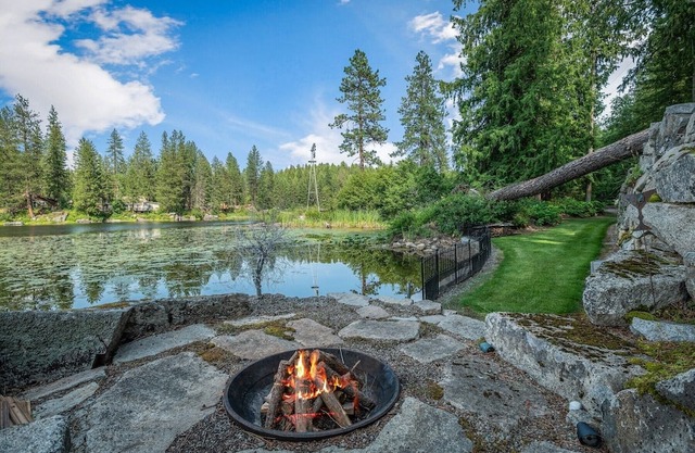 Beautiful Lake Cabin on Kelso Lake, Idaho! Close to Silverwood!
