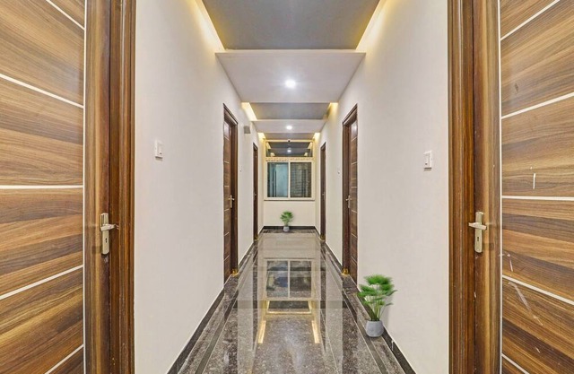 Super OYO Flagship The Botanica Grand
