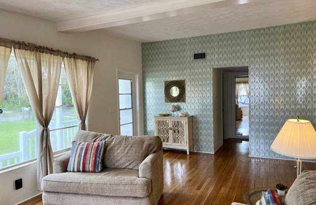 Spacious 2/2 House Near River