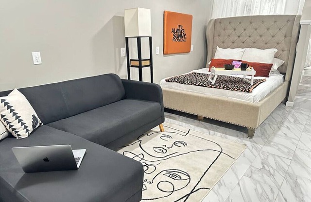 Netflix* W/D* 10 min to Airport* Smart TV
