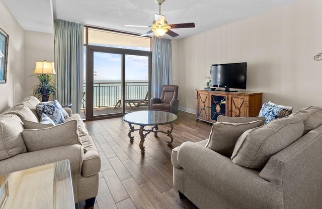 Aqua Escape Oceanfront 2BR with King & Queen Beds