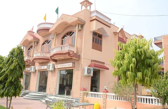 Hotel Aashish Resort