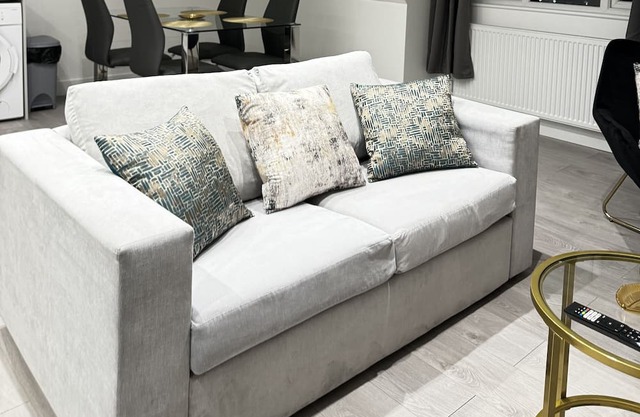 Serene Oasis 5mins from Heathrow Airport - Free Parking