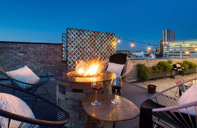 Modern & Stylish Apt | Gym+Rooftop (FirePit)+Lounge
