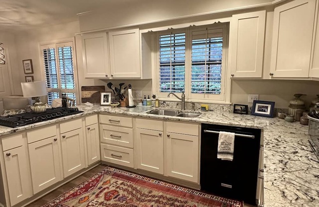 Midtown location convenient to all Hattiesburg has to offer!