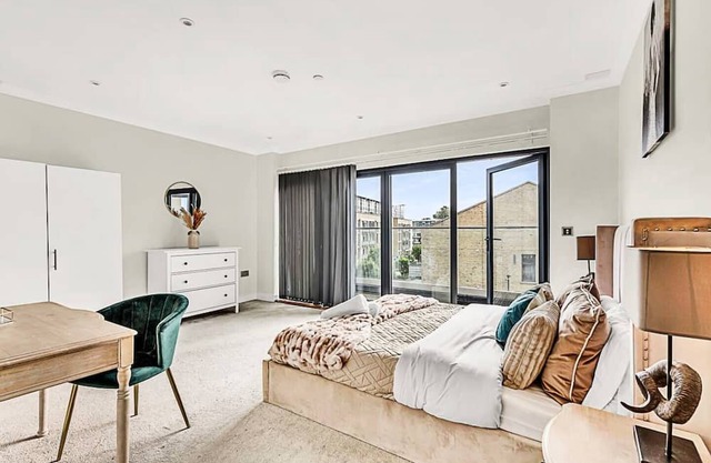 Brentford Penthouse T