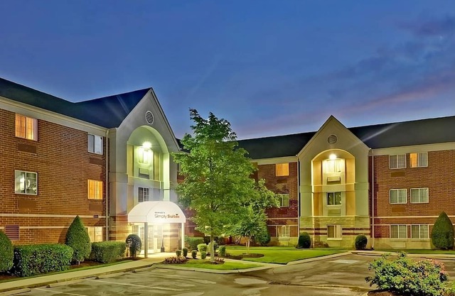 Suite Near Downtown Nashville! Full Kitchen, Pets Allowed!