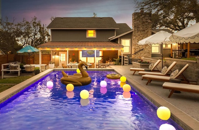 Designer 5BR Gem: Pool ~ Theater ~ Games ~ SPA!