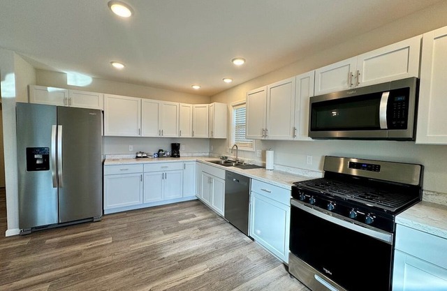 New! Modern 3 Bed 2 Bath Duplex B in the City of Hayward - Close to everything!