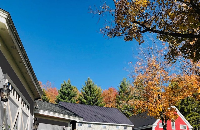 Vermont Inn at Grace Farm Private and Spacious King bed & En suite bath. Eclipse