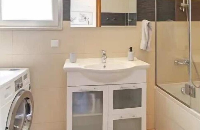 M Apartment 5- SeaView+Parking
