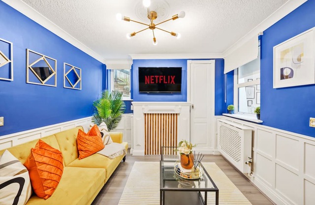 Bright 1 Bed with free NETFLIX: Free Parking, & Wi-Fi 40 mins away from London