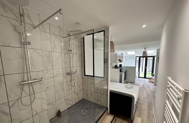 Maputo, Studio Avec Baignoire Balnéo