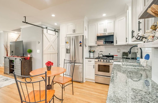 Pet-Friendly Alexandria Escape w/ Yard: 8 Mi to DC