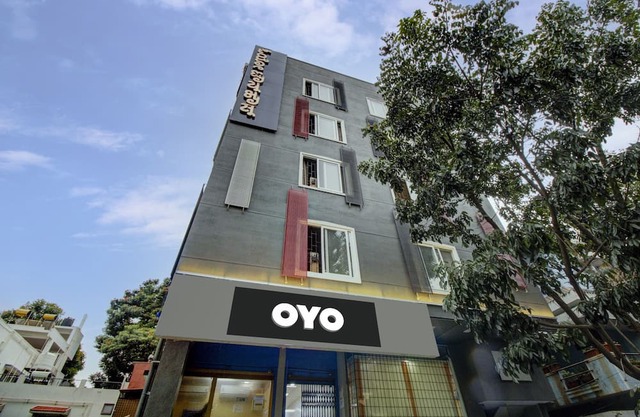 Super OYO Townhouse 264 - Q Rooms BTM