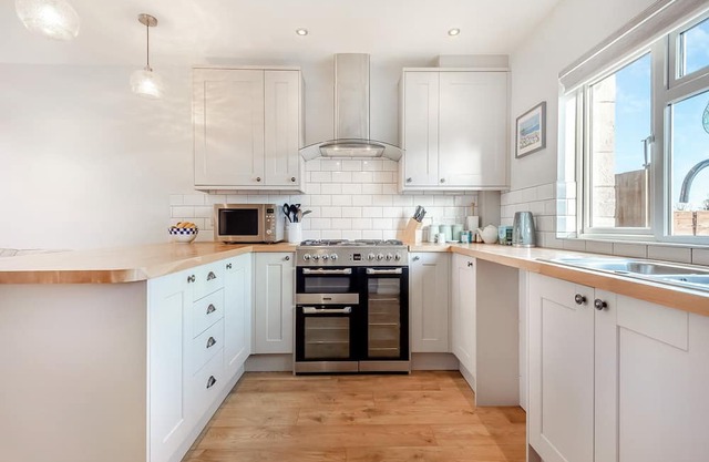 3 bedroom accommodation in Langton Matravers